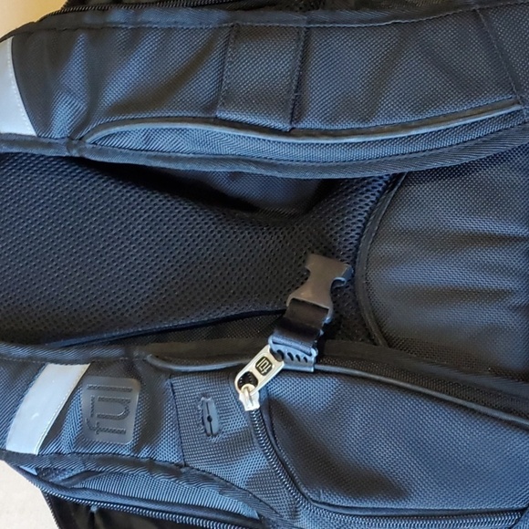 FUL two in one Macbook and IPad computer backpack Black - Picture 9 of 11